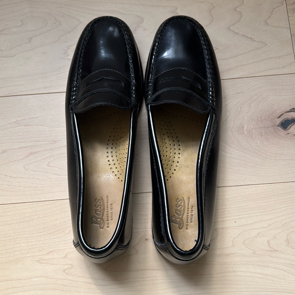 GH Bass Diana Weejuns, black, size 9 (pre owned)